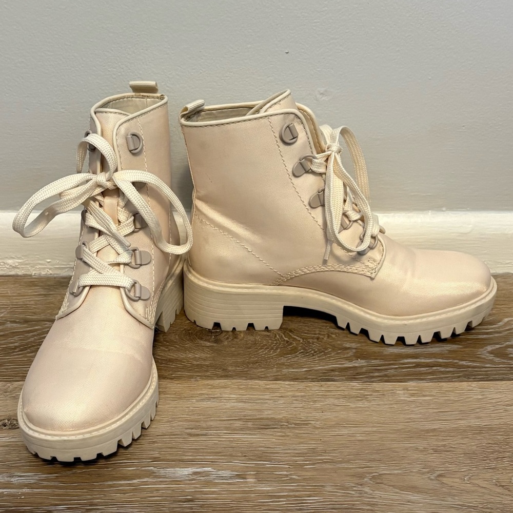 Kendall & Kylie Ivory Lace-Up Epic 2 Booties